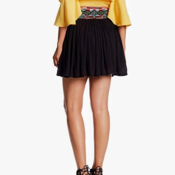 NWT Romeo + Juliet Couture Skater Black
Skirt size M - Picture 2 of 8